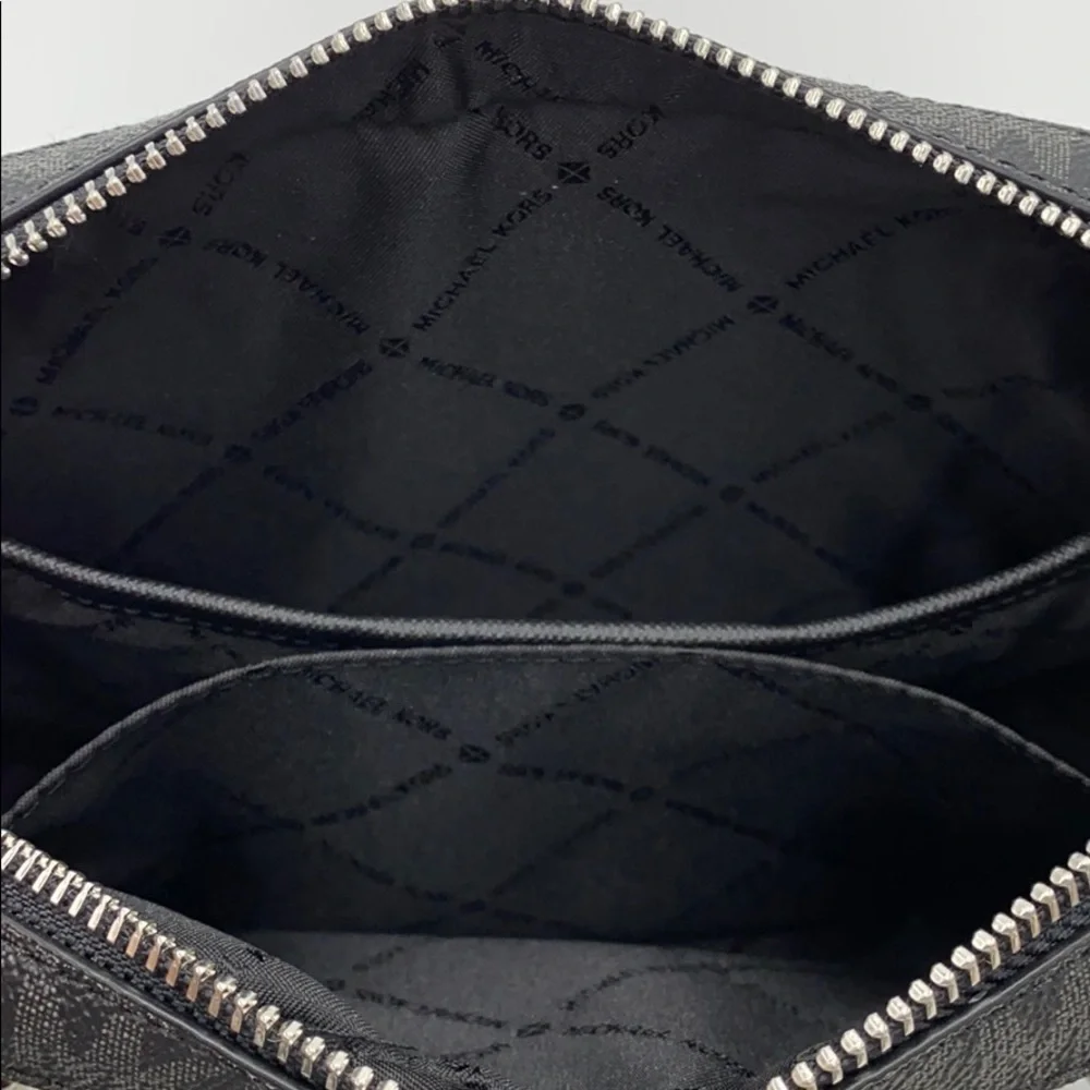 MICHAEL KORS LARGE EW ZP CHAIN XBODY BLACK SIGNATR